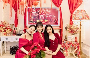 Former Model Thuy Hanh and Her Beautiful Daughters Suli and Suti - image 2