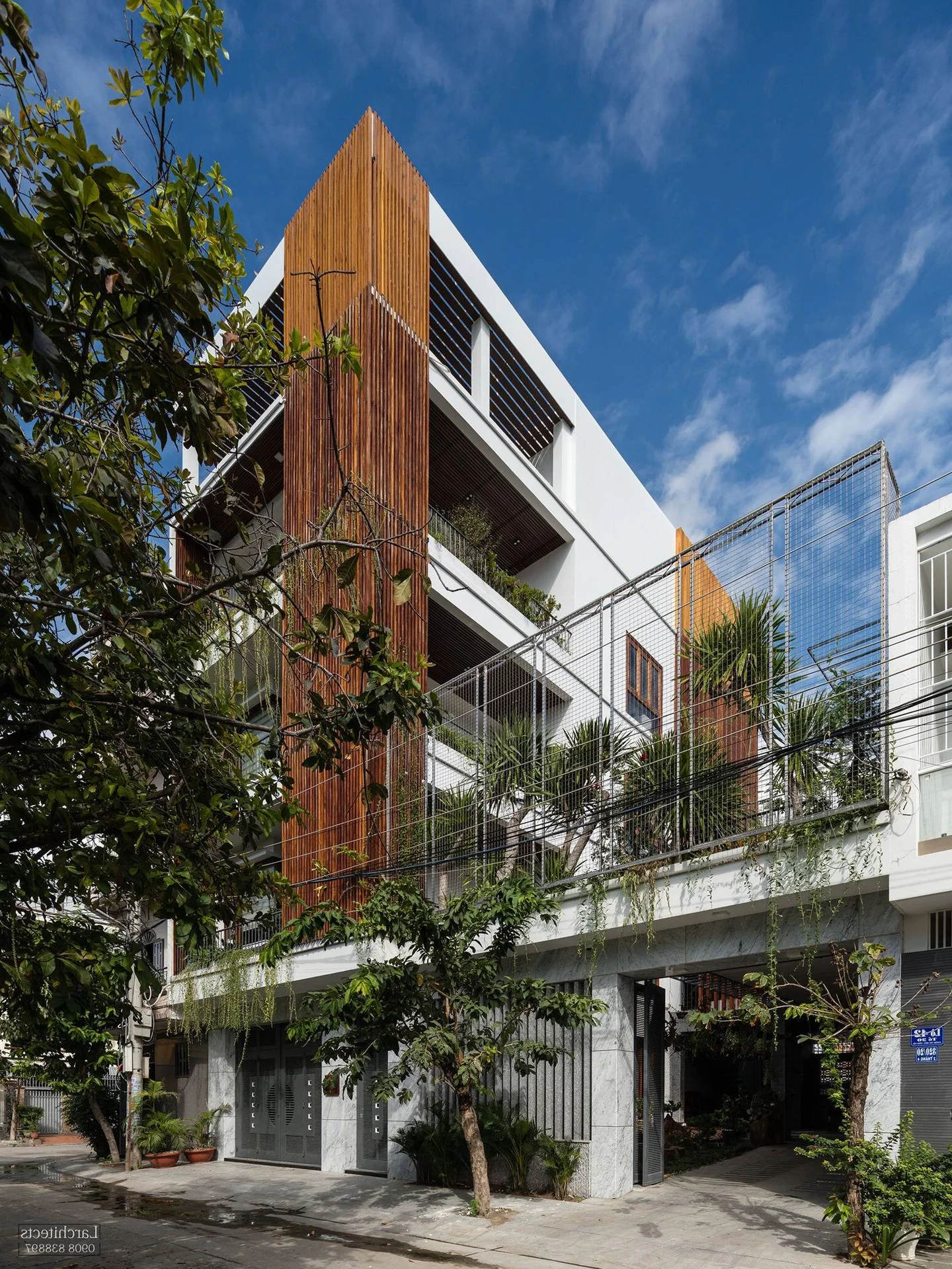 A Lush Urban Oasis: Nha Trang House Renovation Inspired by Serenity