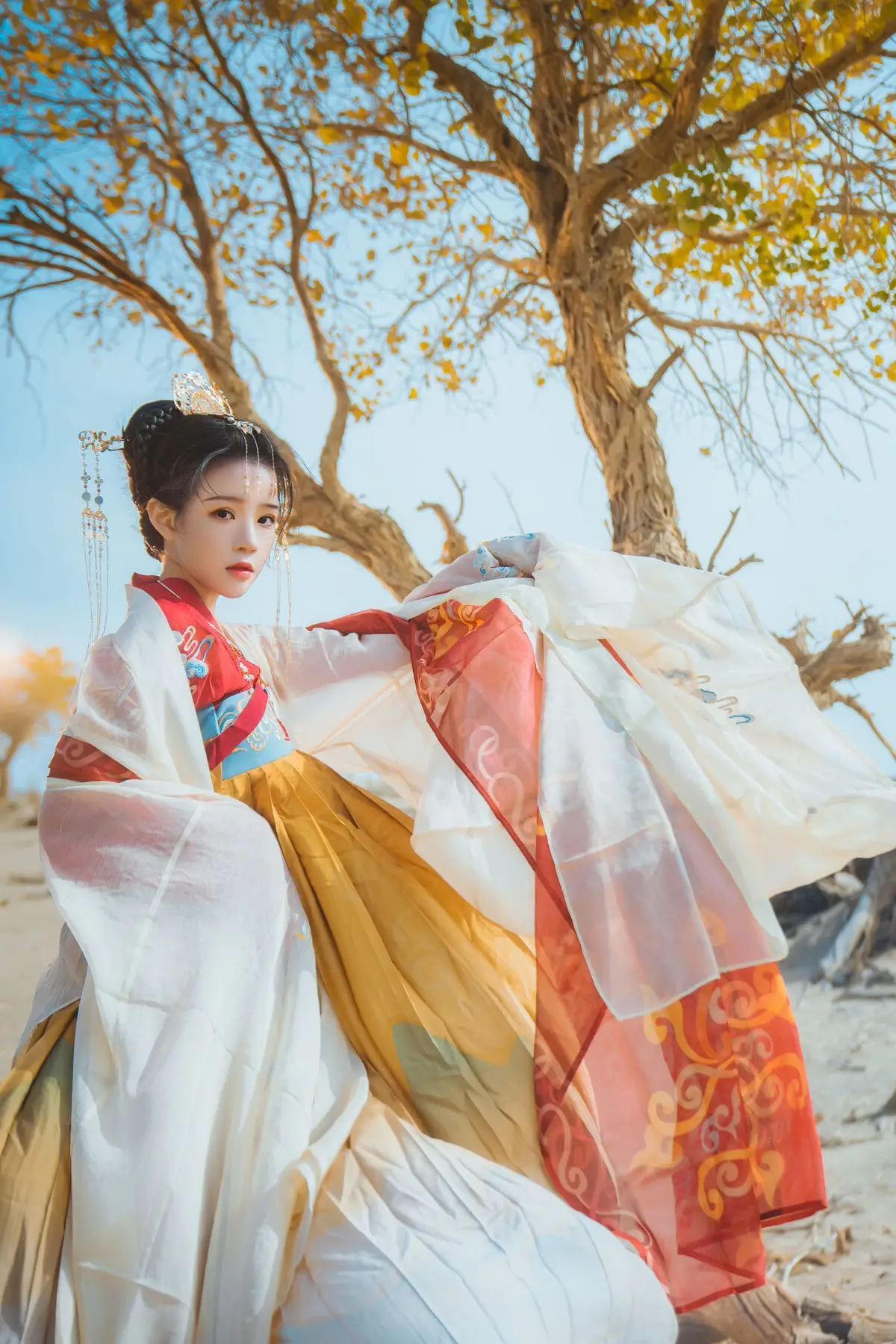 Coser Cherry Meow's 'Jinghong' Hanfu Photoshoot: Captivating Ancient Elegance