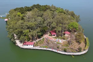 Investigating Violations at Dao O - Dong Truong Tourist Area in Tri An Lake: A Status Update - image 3