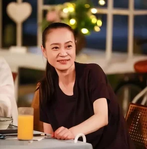 Inside Leanne Liu’s Solitary Life: The 66-Year-Old Actress Living Alone in a Shanghai Luxury Villa 15 Years After Her Husband’s Passing - image 4