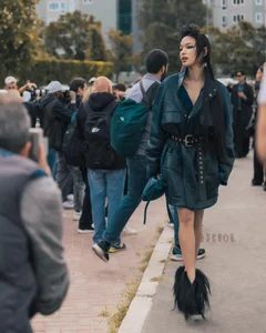 Chau Bui and Quynh Anh Shyn Meet Song Hye Kyo in a High-Fashion Italian Encounter - image 12