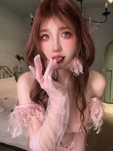 Ethereal Pink Aesthetic and Charisma of Coser kaOri - image 4
