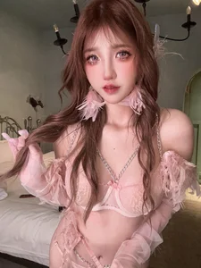 Ethereal Pink Aesthetic and Charisma of Coser kaOri - image 9