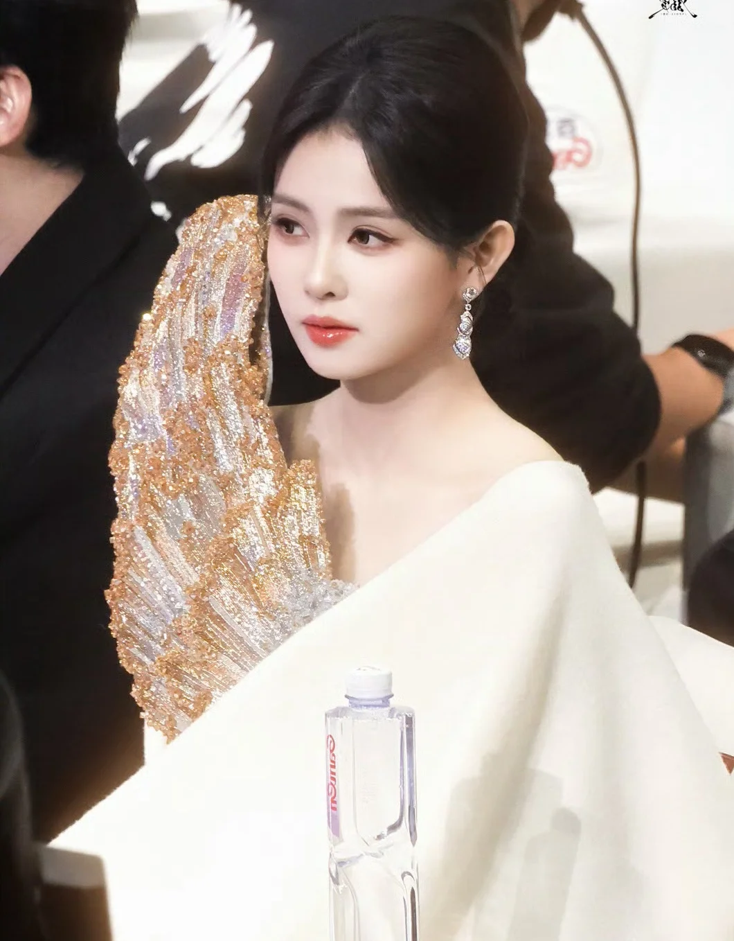 Stunning Bai Lu Visuals: The Chinese Drama Star Radiates Elegance and Glamour at Her Latest High-Profile Fashion Event Appearance