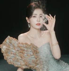 Stunning Bai Lu Visuals: The Chinese Drama Star Radiates Elegance and Glamour at Her Latest High-Profile Fashion Event Appearance - image 0