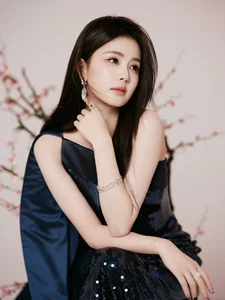 Stunning Bai Lu Visuals: The Chinese Drama Star Radiates Elegance and Glamour at Her Latest High-Profile Fashion Event Appearance - image 1
