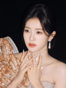 Stunning Bai Lu Visuals: The Chinese Drama Star Radiates Elegance and Glamour at Her Latest High-Profile Fashion Event Appearance - image 3