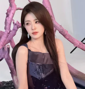 Stunning Bai Lu Visuals: The Chinese Drama Star Radiates Elegance and Glamour at Her Latest High-Profile Fashion Event Appearance - image 4