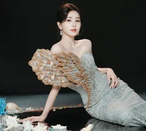 Stunning Bai Lu Visuals: The Chinese Drama Star Radiates Elegance and Glamour at Her Latest High-Profile Fashion Event Appearance - image 8
