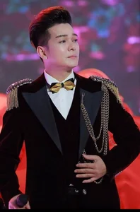 The Inspiring Life of the Veteran Singer Who Mentored Dam Vinh Hung - image 6