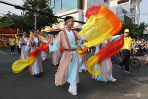 Vibrant Street Festivals: God of Wealth and Bao Gong Celebrations in Vietnam - image 0