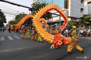 Vibrant Street Festivals: God of Wealth and Bao Gong Celebrations in Vietnam - image 10
