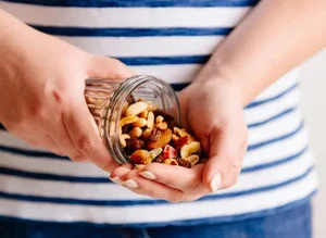Late-Night Snacks for Women U60: Maintain a Slim Waist and Strong Muscles - image 1