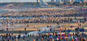 Record-Breaking Tourism Statistics: Analyzing the Massive 7-Day Holiday Travel Surge and Its Economic Impact - image 0