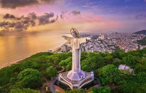 Record-Breaking Tourism Statistics: Analyzing the Massive 7-Day Holiday Travel Surge and Its Economic Impact - image 1