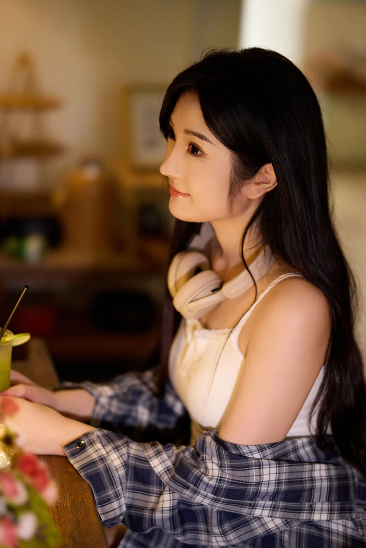 YiTuYu Art Language Vol.7787 Featuring the Elegant Qian Qian