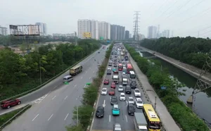 Traveling Smart: How Hanoi Residents Beat the Holiday Traffic Rush - image 1