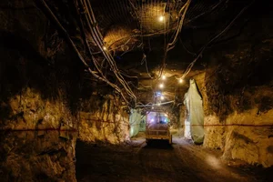 Inside the Depths: A Visual Journey Through Massive Underground Gold Mining Operations - image 10