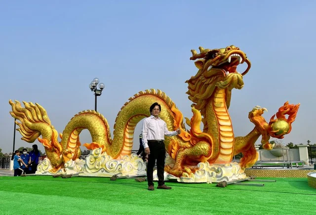 Spectacular Dragon Mascots of Vietnam's Tet Giap Thin 2024