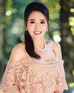 Ageless Elegance: The 80-Year-Old Beauty Queen Who Defies Time - image 0