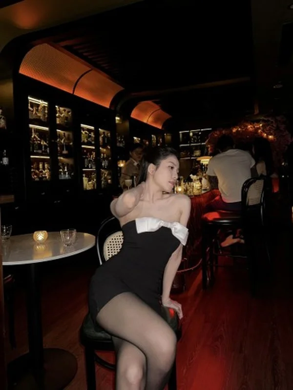 Elegant Traditional Aesthetics: The Stunning Return of Tram Anh in Backless Fashion
