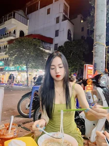 Vietnam Footballer Tran Thi Duyen Stuns in 2024 New Year Photoshoot - image 2