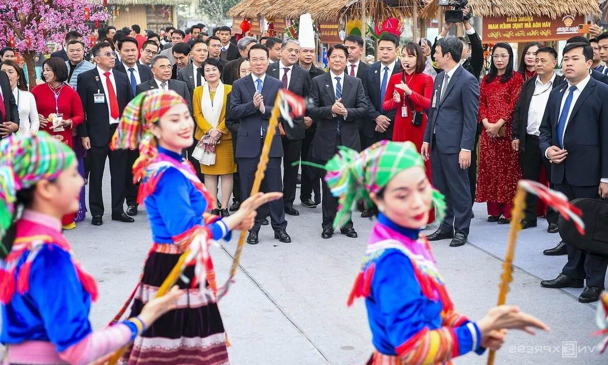Philippine President Marcos Jr. Experiences Traditional Tet Culture at Thang Long Imperial Citadel