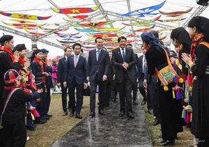Philippine President Marcos Jr. Experiences Traditional Tet Culture at Thang Long Imperial Citadel - image 5