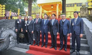 Philippine President Marcos Jr. Experiences Traditional Tet Culture at Thang Long Imperial Citadel - image 1