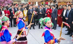 Philippine President Marcos Jr. Experiences Traditional Tet Culture at Thang Long Imperial Citadel - image 0