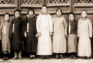 Rare Glimpses Into the Past: Authentic Photos of Ancient Chinese Eunuchs and Palace Maids - image 0