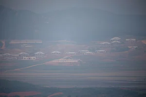 Glimpses of Daily Life in North Korea: A View From the Border - image 2