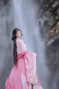 YiTuYu Vol8765 Yi Xiao Zhi Zhi Zhi Zhi Ethereal Pink Hanfu Beauty by the Waterfall - image 2