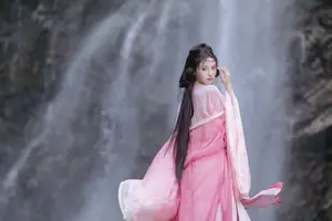 YiTuYu Vol8765 Yi Xiao Zhi Zhi Zhi Zhi Ethereal Pink Hanfu Beauty by the Waterfall - image 13