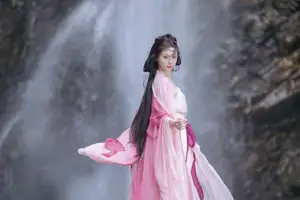 YiTuYu Vol8765 Yi Xiao Zhi Zhi Zhi Zhi Ethereal Pink Hanfu Beauty by the Waterfall - image 5