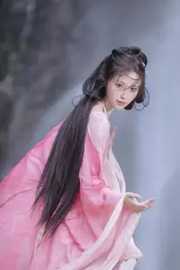 YiTuYu Vol8765 Yi Xiao Zhi Zhi Zhi Zhi Ethereal Pink Hanfu Beauty by the Waterfall - image 0