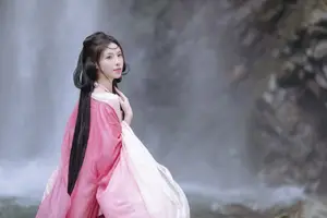 YiTuYu Vol8765 Yi Xiao Zhi Zhi Zhi Zhi Ethereal Pink Hanfu Beauty by the Waterfall - image 1