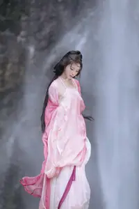 YiTuYu Vol8765 Yi Xiao Zhi Zhi Zhi Zhi Ethereal Pink Hanfu Beauty by the Waterfall - image 4