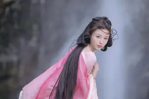 YiTuYu Vol8765 Yi Xiao Zhi Zhi Zhi Zhi Ethereal Pink Hanfu Beauty by the Waterfall - image 6