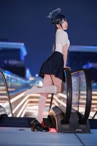 Coser Feng Jiang Jiang V as Hisaki JK: Captivating Youthful Charm in the City - image 5