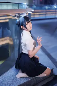 Coser Feng Jiang Jiang V as Hisaki JK: Captivating Youthful Charm in the City - image 2