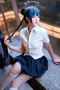 Coser Feng Jiang Jiang V as Hisaki JK: Captivating Youthful Charm in the City - image 15