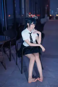 Coser Feng Jiang Jiang V as Hisaki JK: Captivating Youthful Charm in the City - image 14