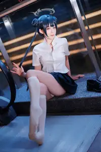 Coser Feng Jiang Jiang V as Hisaki JK: Captivating Youthful Charm in the City - image 1