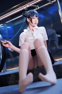 Coser Feng Jiang Jiang V as Hisaki JK: Captivating Youthful Charm in the City - image 8