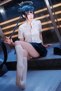 Coser Feng Jiang Jiang V as Hisaki JK: Captivating Youthful Charm in the City - image 13