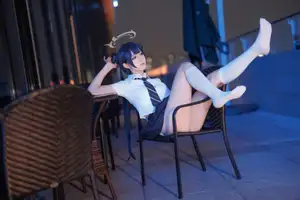 Coser Feng Jiang Jiang V as Hisaki JK: Captivating Youthful Charm in the City - image 11