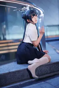 Coser Feng Jiang Jiang V as Hisaki JK: Captivating Youthful Charm in the City - image 3
