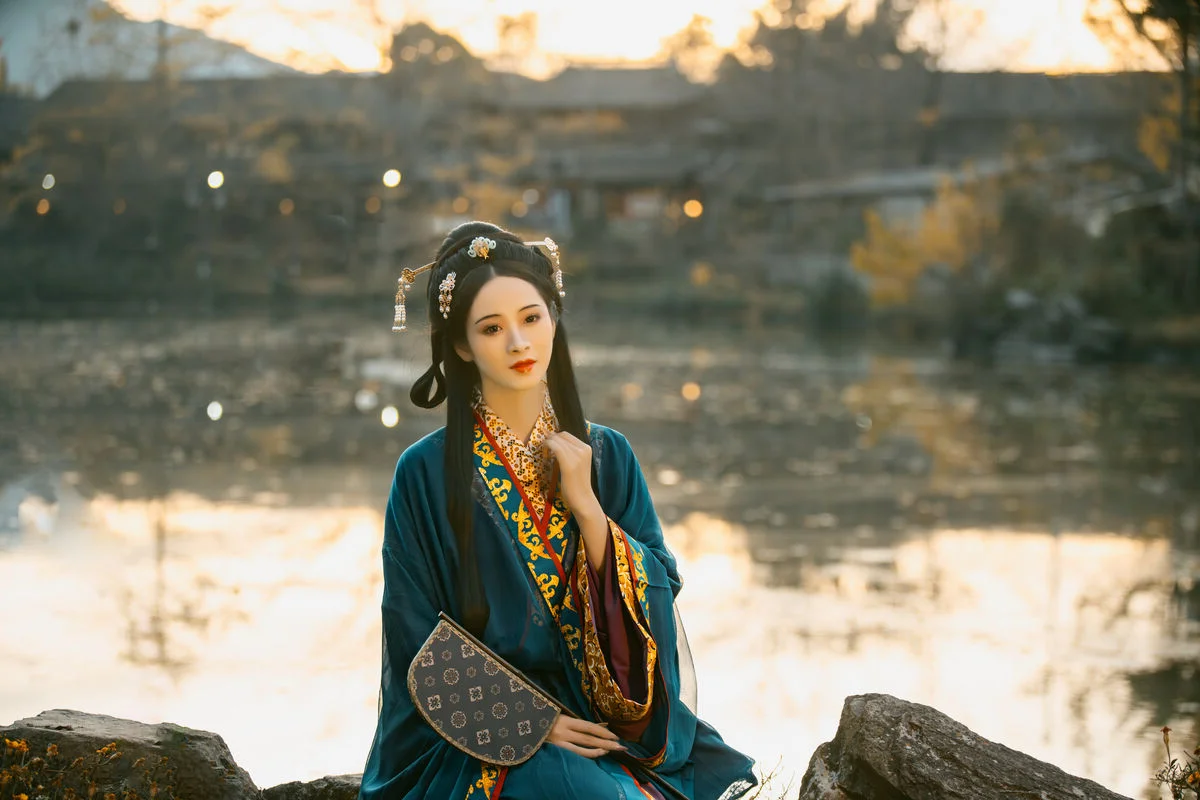 YiTuYu Art Language Vol.6573: Feminine Allure with Ran Ran